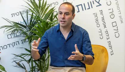 יואב הלר, יו״ר הרבעון הרביעי במפגש של התנועה: ״הגיע הזמן לשים גבולות למחאות. מחאה כן, בריונות לא. המיינסטרים הישראלי נגד סרבנות ונגד בריונות ואלימות. גיבשנו מתווה אנשי ימין, מרכז ושמאל עליו אנחנו מחתי