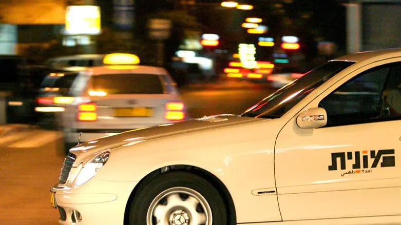 בעקבות כתב אישום שהגיש משרד התחבורה נהג מונית מלוד יפצה נוסע על הרצף האוטיסטי ב-8,250 שקלים בגין גביית שכר הסעה מופקע של 825 שקלים, במקום כ-290 שקליםבית המשפט: "ניצול מצוקתו של אדם על הרצף האוטיסטי הו