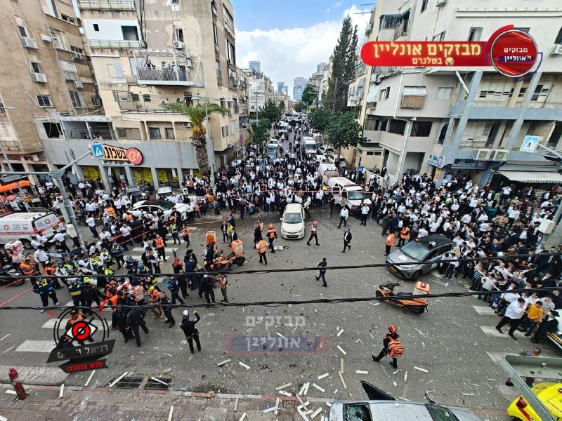 התקהלות מסוכנת בזירת הנפילה בבני ברק בניגוד להנחיות