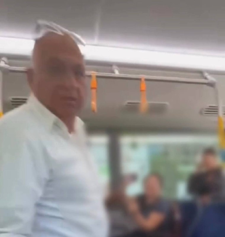 ״יא שחורה מגעילה״: נהג אוטובוס תקף נערות והשמיע הערות גזעניות