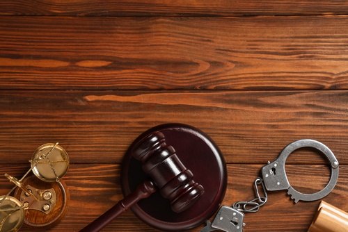 קיבלתם הזמנה לדין פלילי? זה הזמן לפעול ⚖️